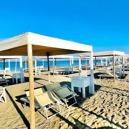 Regina Del Mare Holiday Apartments Tirrenia Eksteriør billede