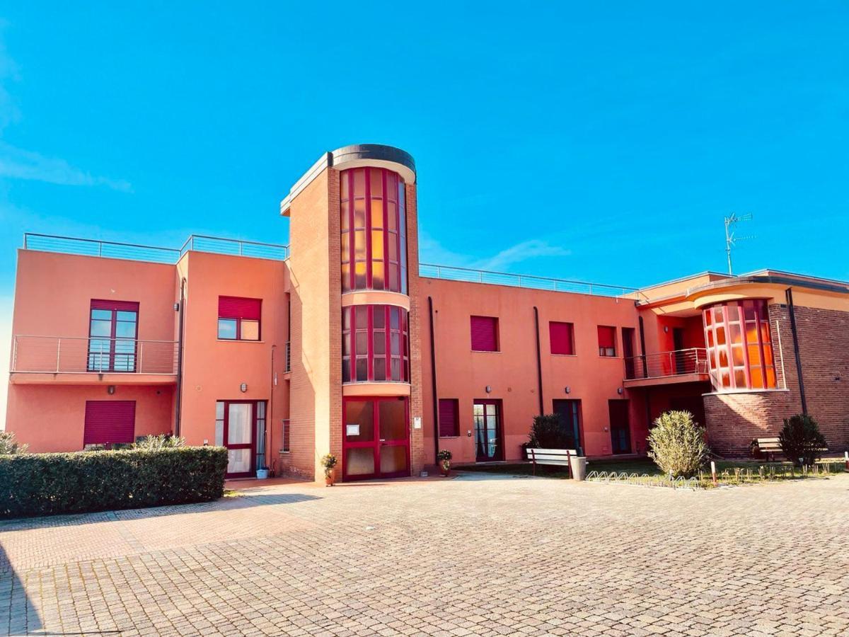 Regina Del Mare Holiday Apartments Tirrenia Eksteriør billede