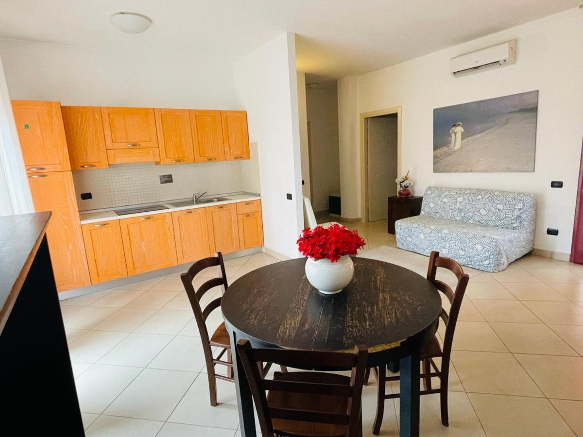 Regina Del Mare Holiday Apartments Tirrenia Eksteriør billede